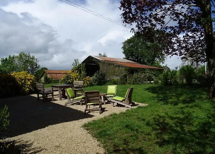 Terre Et Eau - Avec Complementaire Nyaraló *